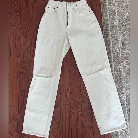 Abercrombie & Fitch Curve Love 90s Straight Ultra High Rise Jeans in Cream - Picture 2 of 5